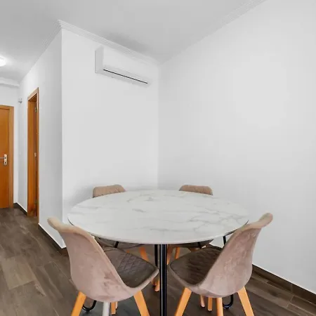 Vivienda Moderna En El Centro De * 托雷维耶哈