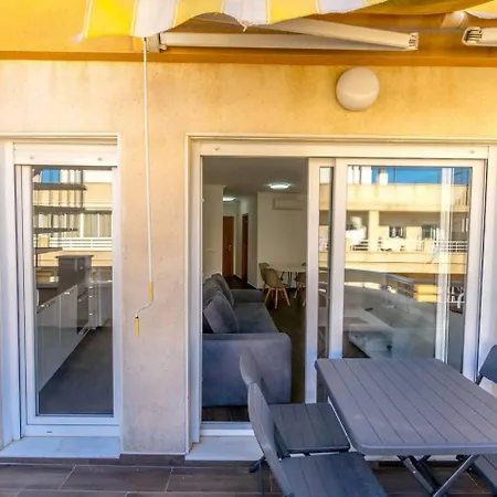 Vivienda Moderna En El Centro De *